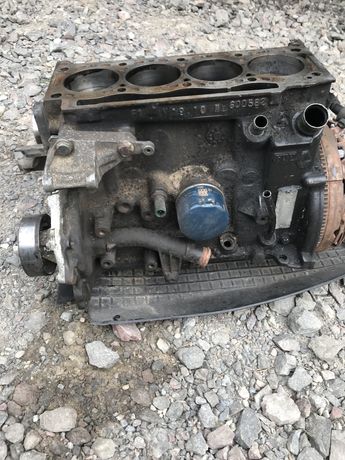 Пиньок мотор F9QA734 Renault Kengo 1.9