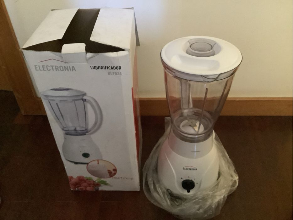 Liquidificador electronia nunca usado, com caixa.
