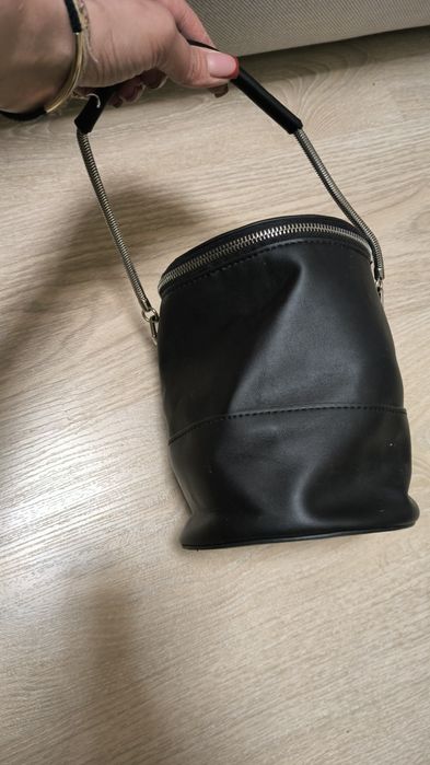 Женские сумочки.