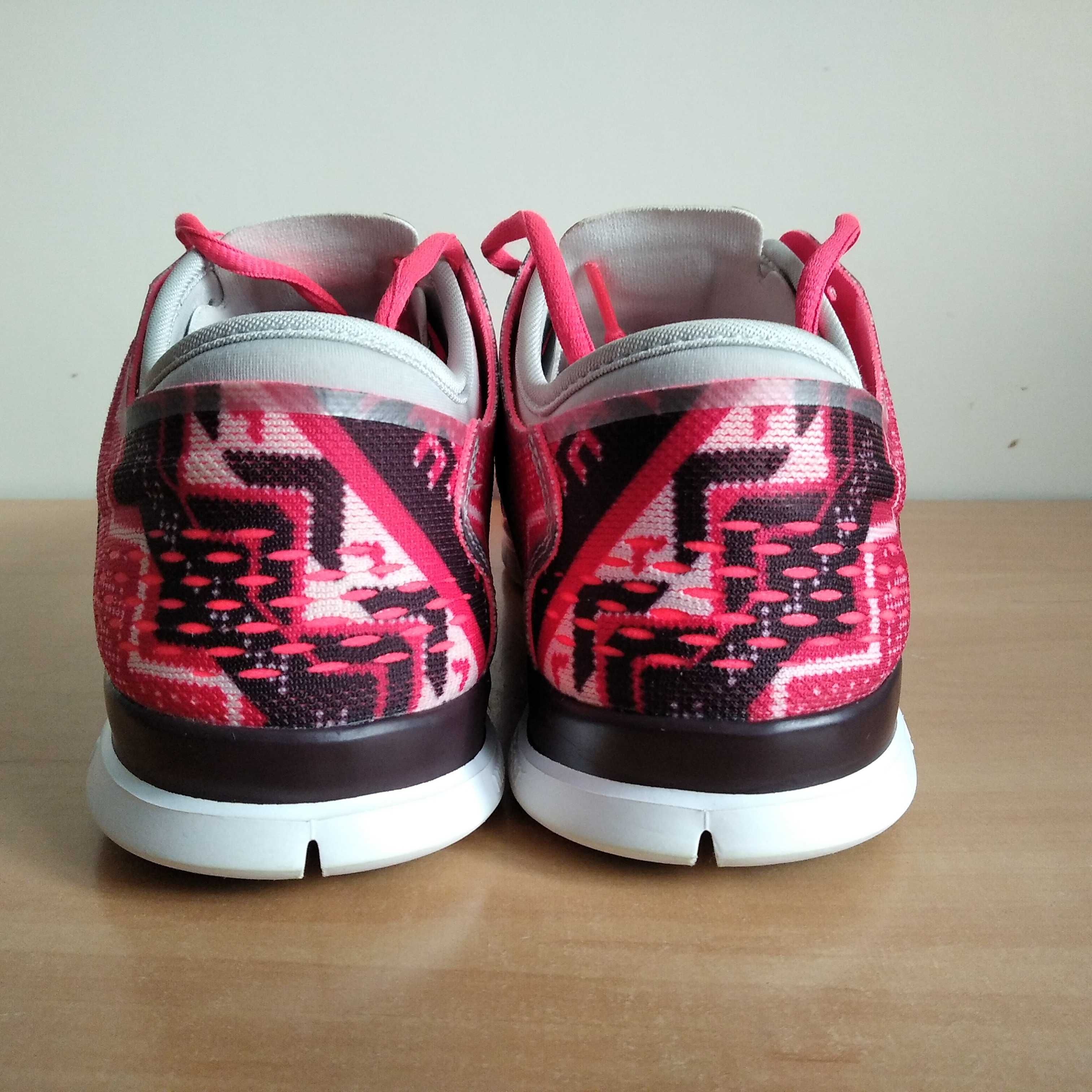Profesjonalne buty biegowe NIKE Free Tr Fit 4 roz.eu-38.5