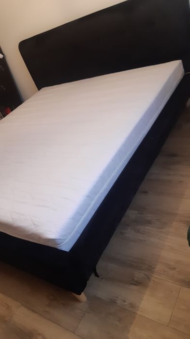 Łóżko na sprzedaż