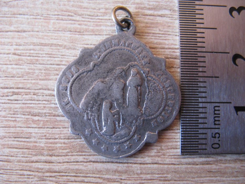 Stary medalik religijny