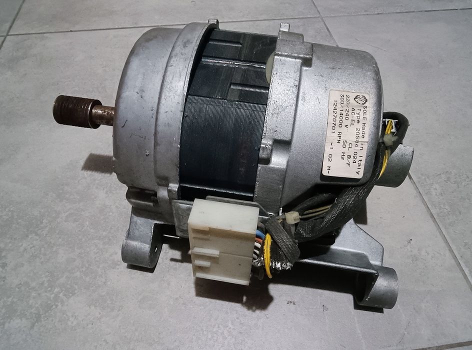 Продам двигун до пральної машини Privileg