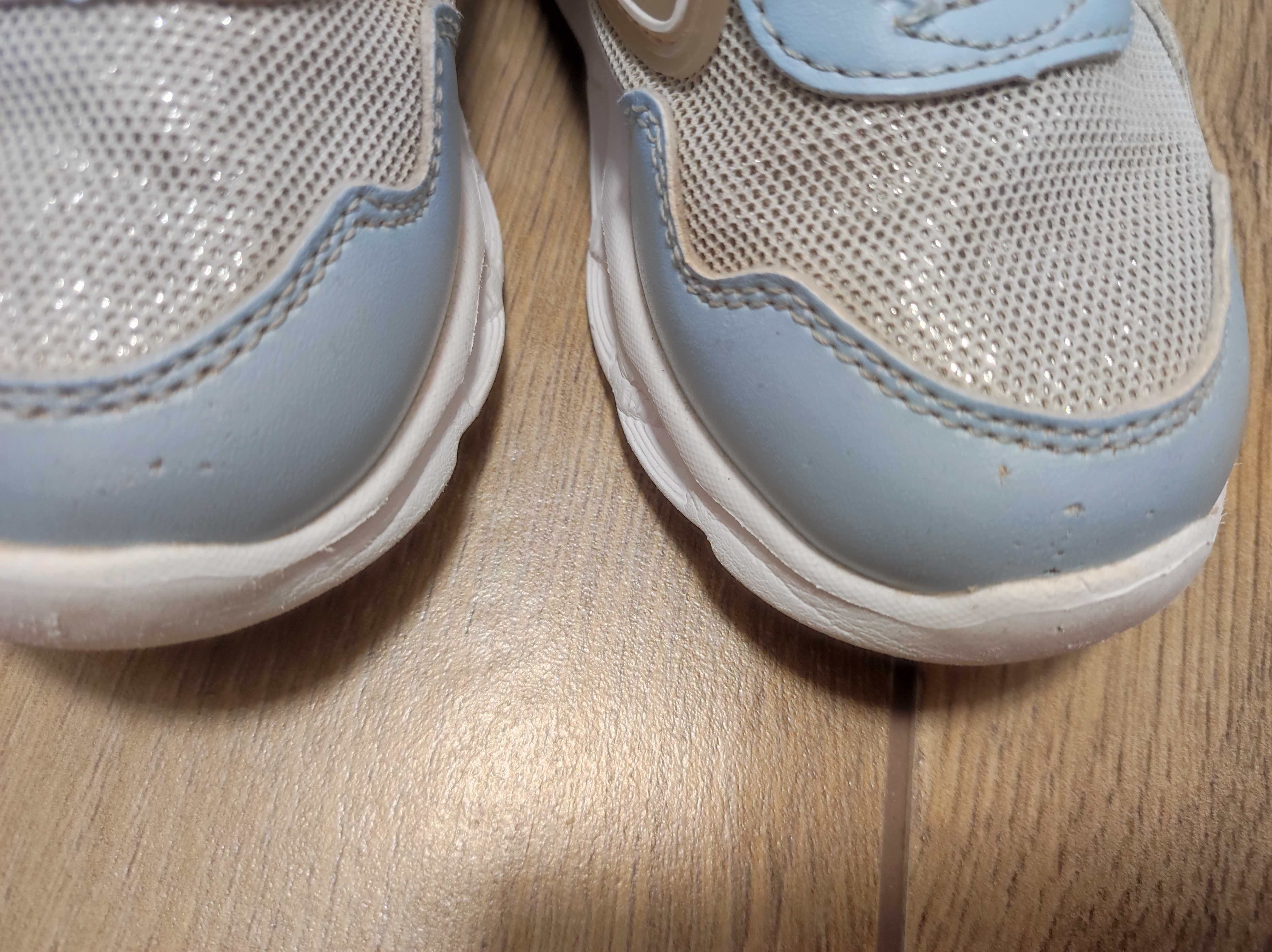 Buty sportowe dla dziewczynki 27