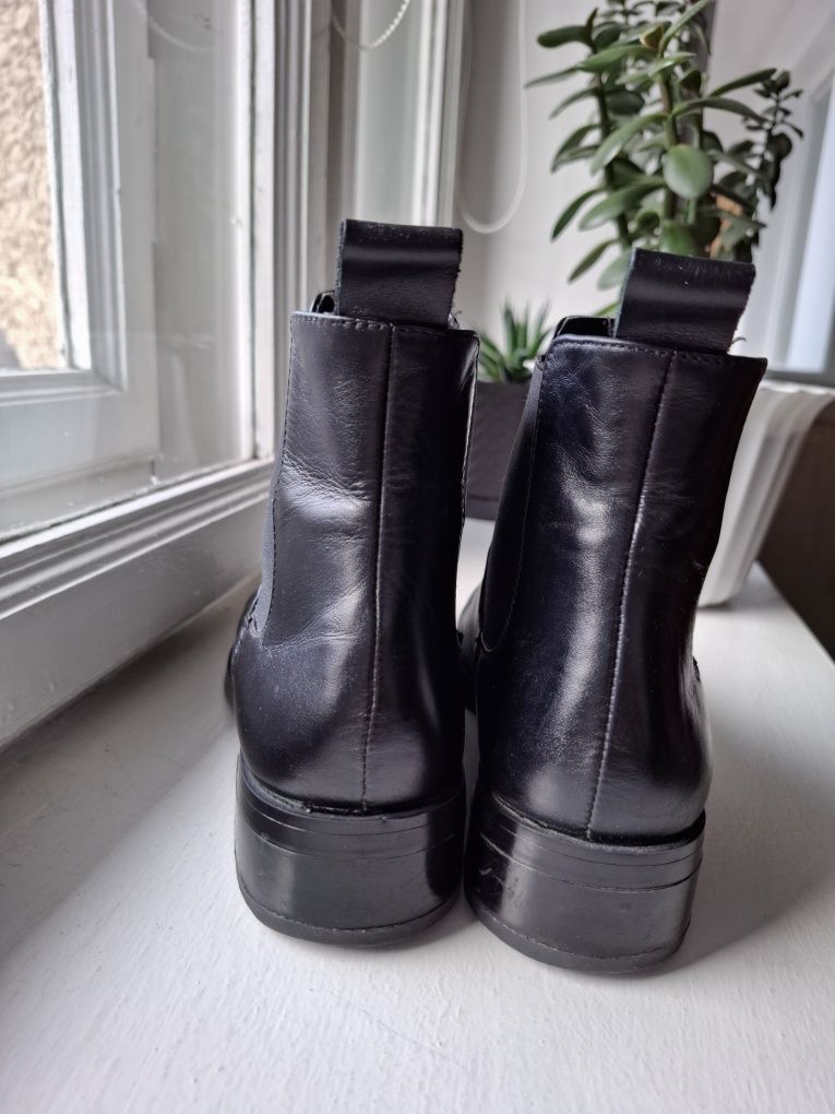 Шкіряні черевики челсі Zara, розмір 39