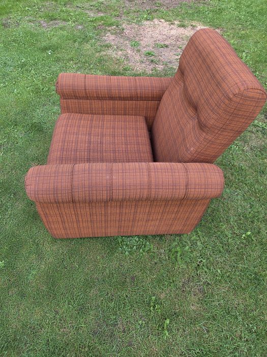 Fotel w kolorze brązowym