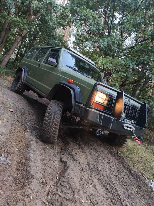 Jeep Cherokee Przygotowany w teren, silnik gaśnie po wybraniu biegu
