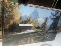 Quadro paisagem neve e cabana.