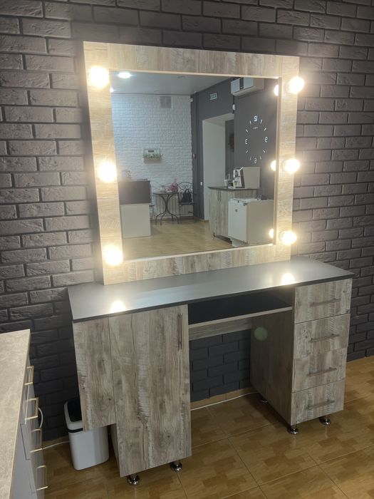 Стіл, Меблі для бровиста, візажиста, перукаря