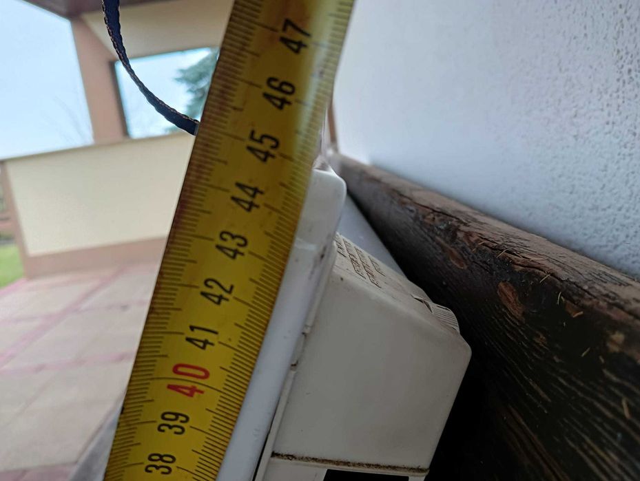 Elektryczny grzejnik konwektorowy ścienny