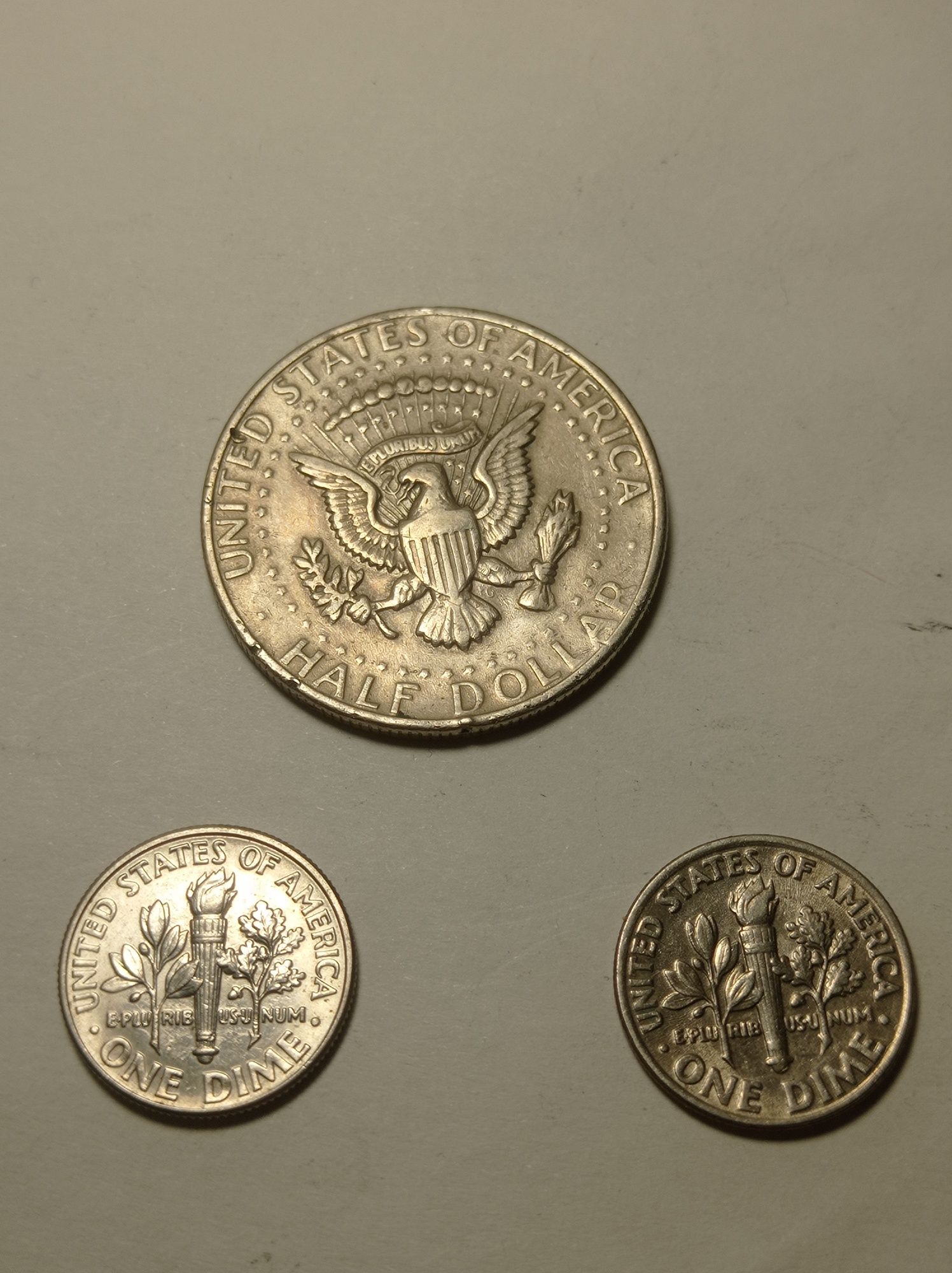 Монеты, полдоллара 1977 год, две по 10 центов 1994 и 2010 год