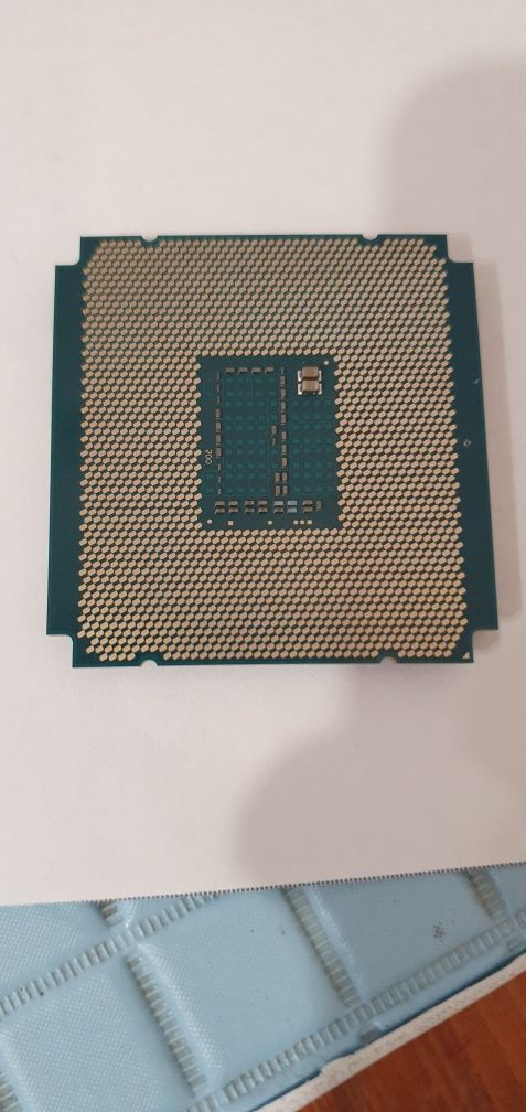 Процесор Intel Xeon E5-2699 v3