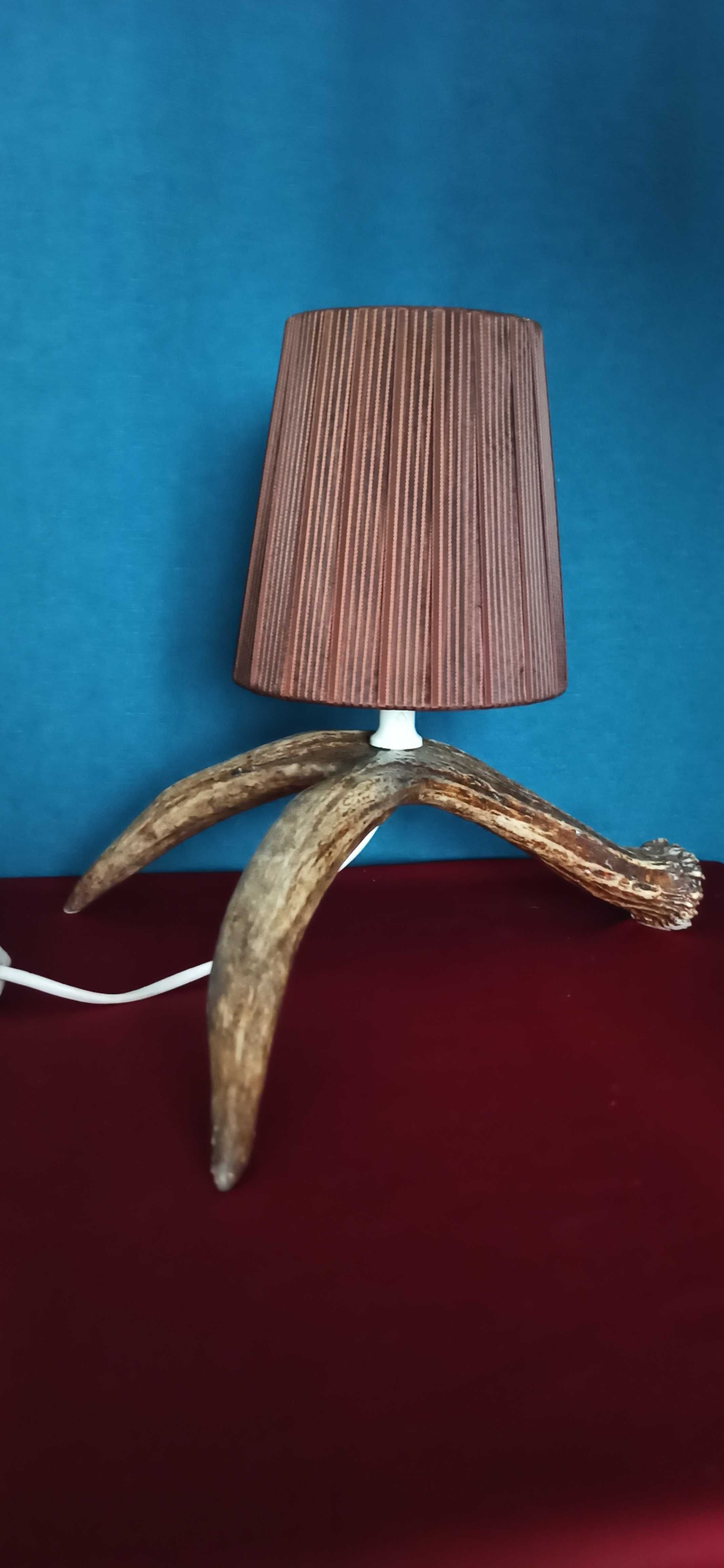 Lampa stołowa z poroża