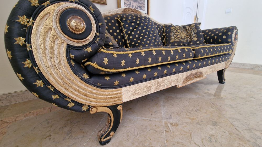 Sofa antigo. Muito original.