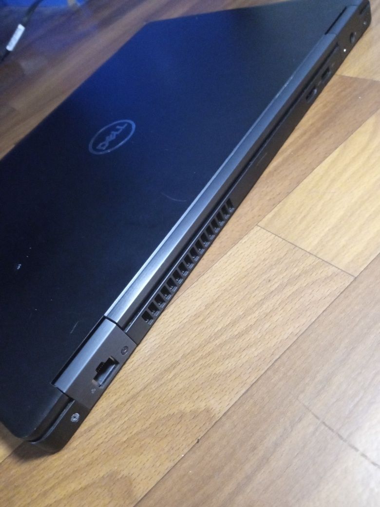 Dell Latitude 5580 i5-7300u \ DDR4 - 16GB \ 240 GB  SSD