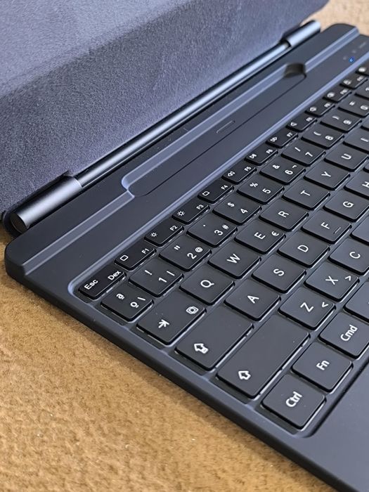 Capa teclado "mágico' compatível c/ tablet Samsung Galaxy Tab