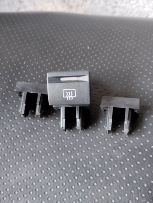 Продам кнопку и заглушки на Лада Приора