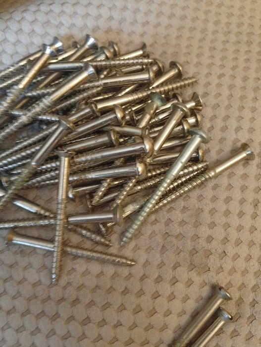 mosiężne wkręty do drewna