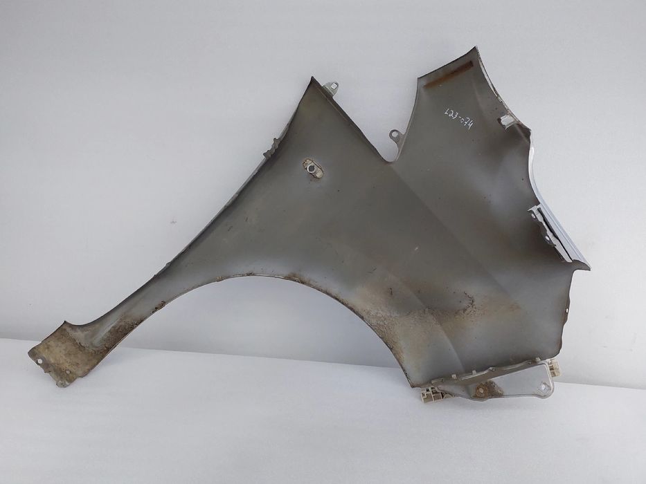 Guarda-lamas esquerdo NISSAN NV200 Furgão/Combi (M20)