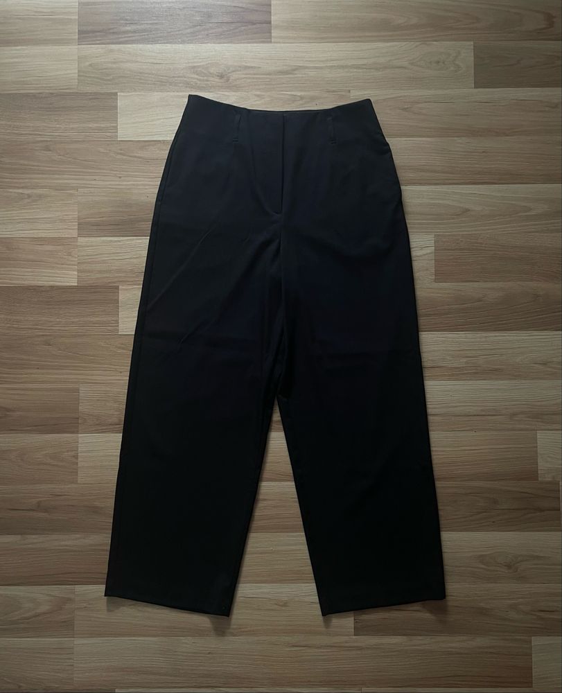 Eleganckie spodnie w kant czarne Reserved M