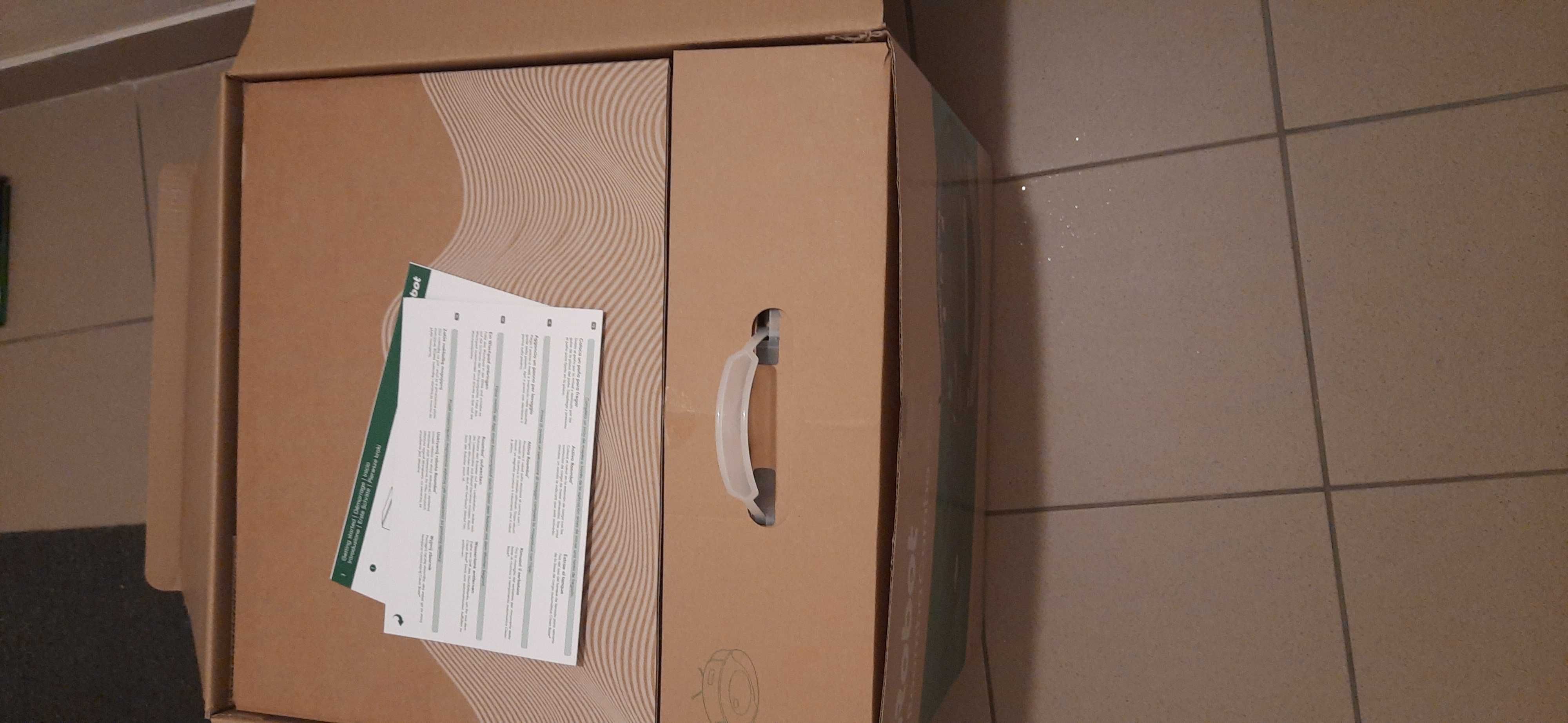 Robot odkurzająco mopujący  Roomba Combo ze stacją ładującą