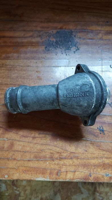 Патрубок з термостатом мерседес  s-klas w140.3.5tdi