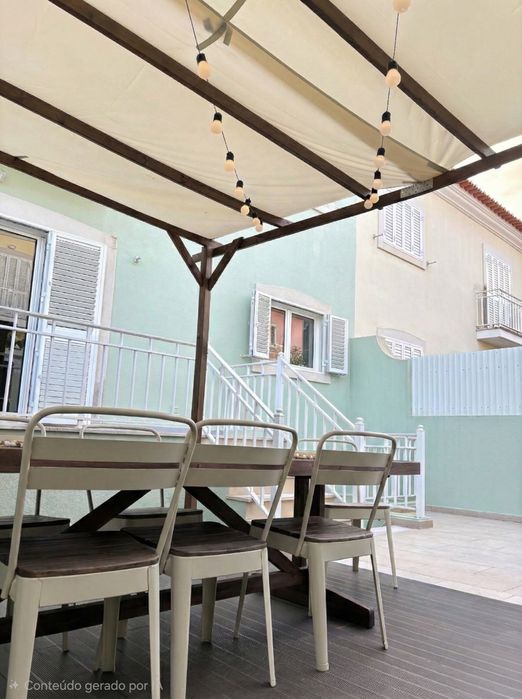 Pergola 3m X 4m em madeira + dois postes centrais.