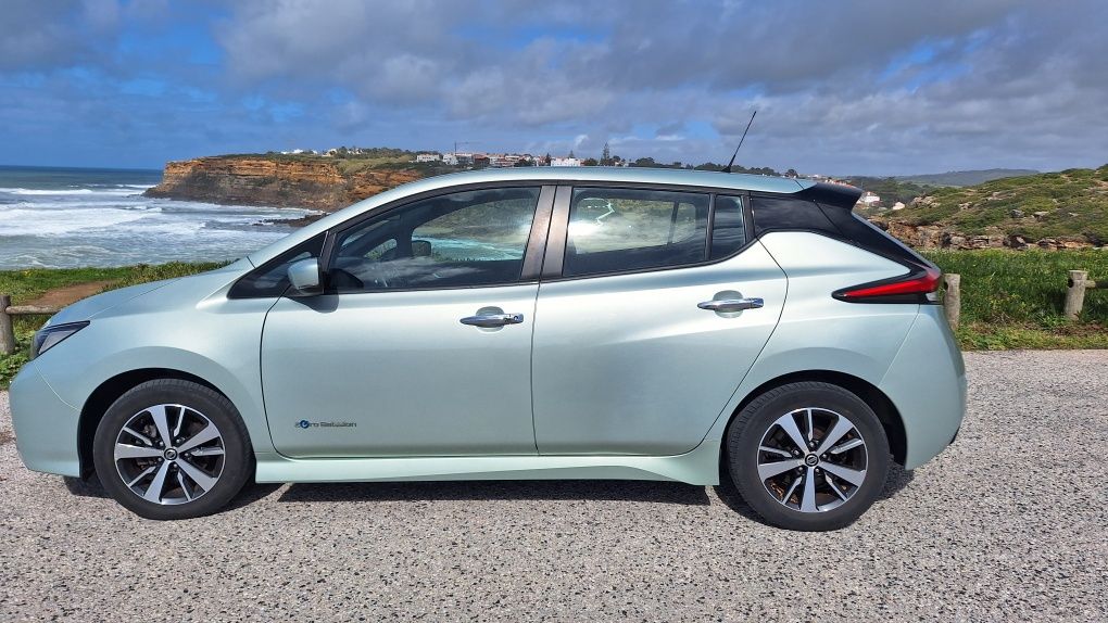 Carro Nissan Leaf 100% Elétrico