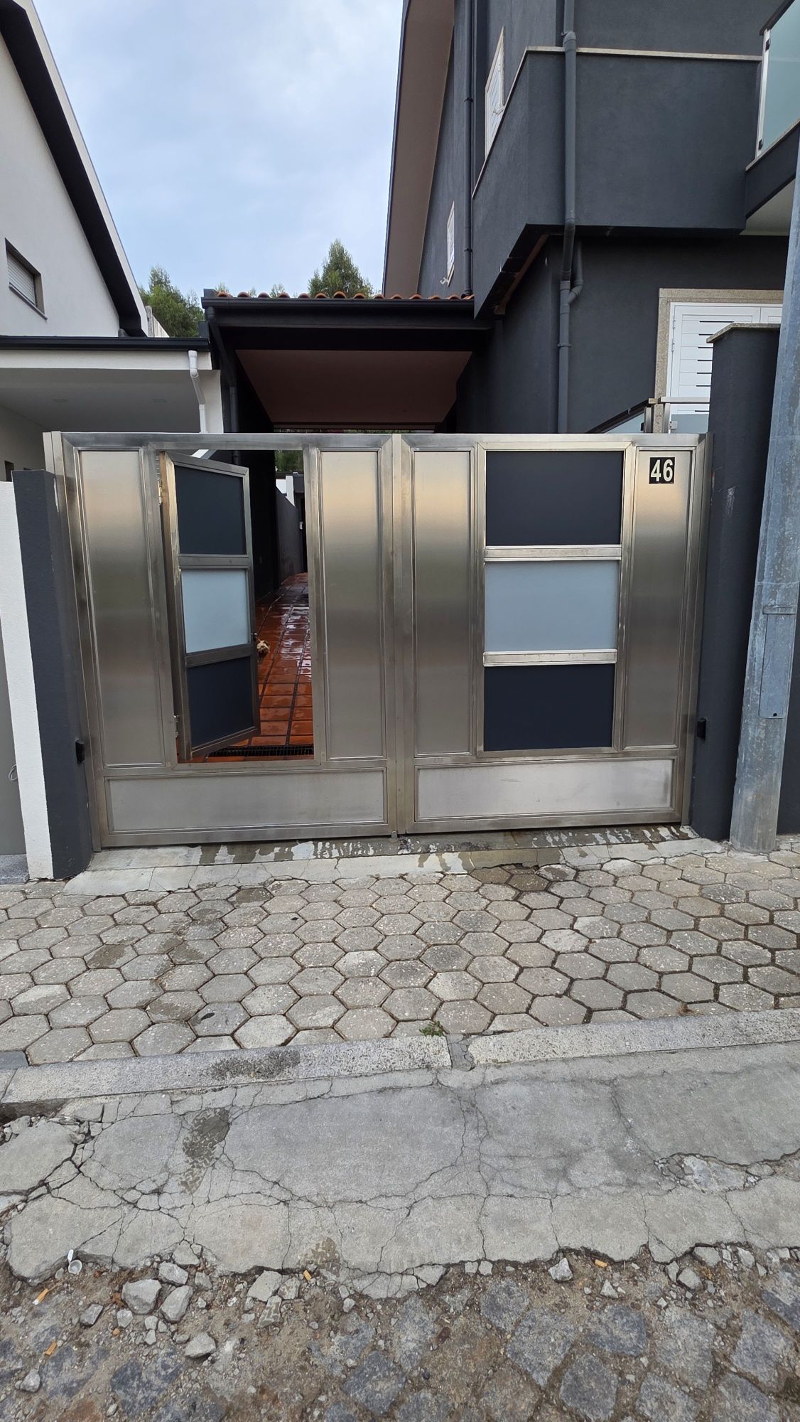 Portão Inox com porta de serviço