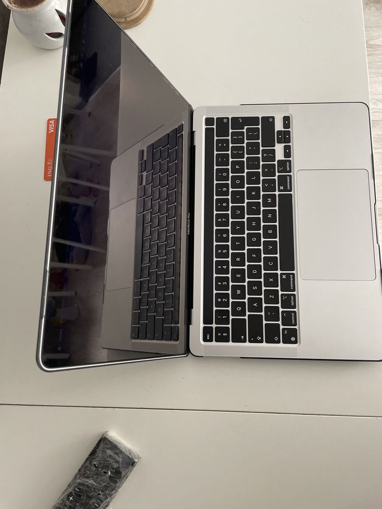 macbook pro 13 m1/8gb/256gb