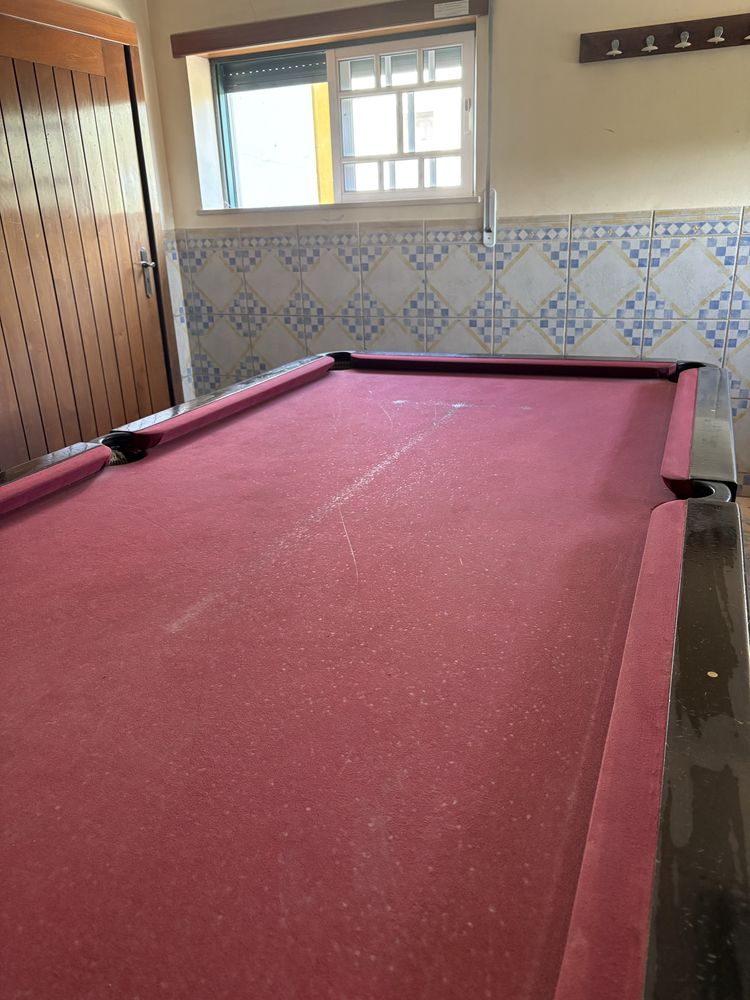 Mesa de bilhar em bom estado