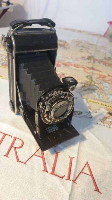 Zabytkowy aparat fotograficzny "Welta" z początku XXw