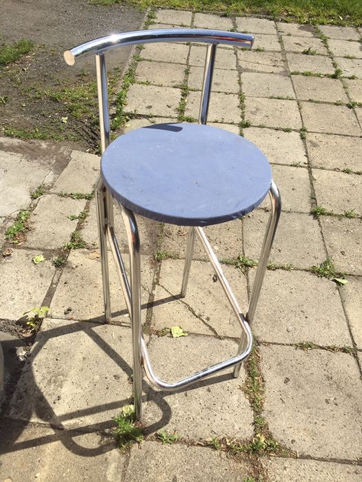 Hoker metalowy do siedzenia