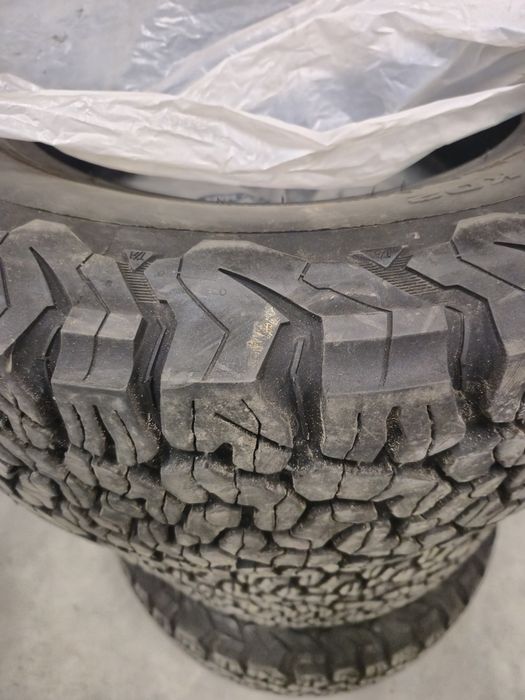 Продам майже нові покришки