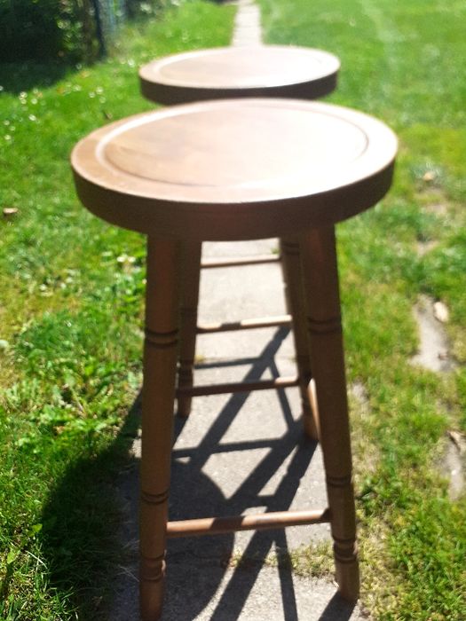 Stołki barowe hokery solidne  drewniane naprawdę warto.