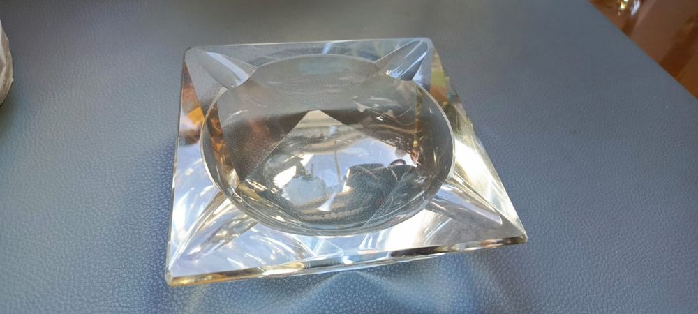 Szklana popielniczka