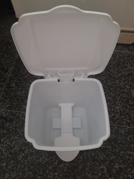 Caixote de lixo pequeno