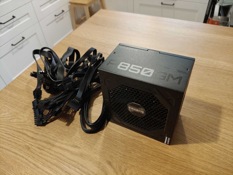 Zasilacz Gigabyte P850GM jak nowy!