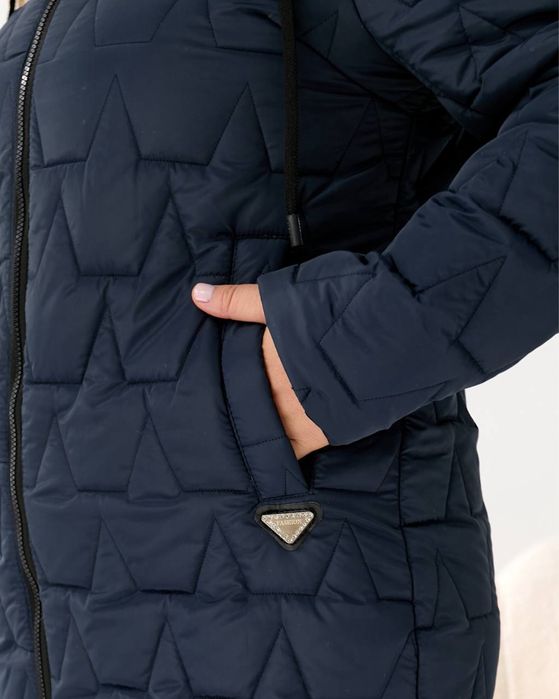 Теплая женская куртка зимняя с капюшоном удлиненная /тепла куртка зимо