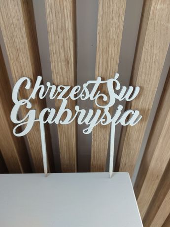 Biały drewniany topper na tort chrzest św. Gabrysia