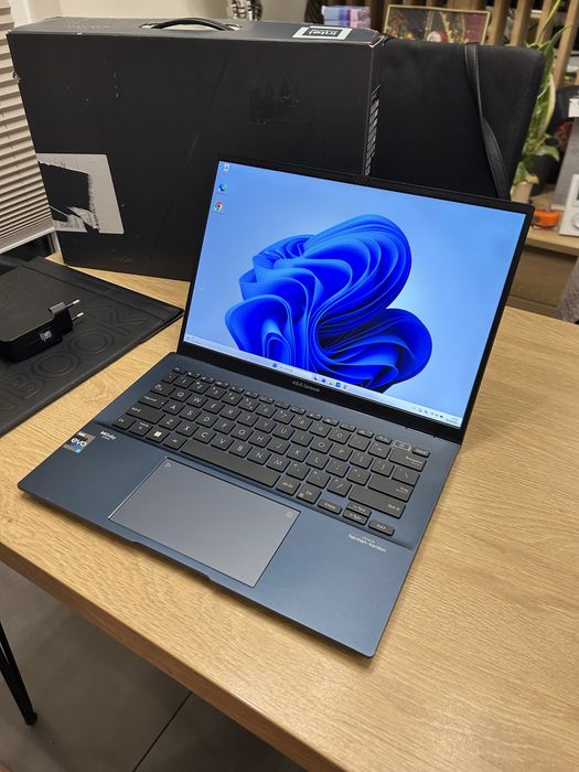 Asus Zenbook 14" i7 / 16GB / 512GB/ 2k ips 400 nit Win11