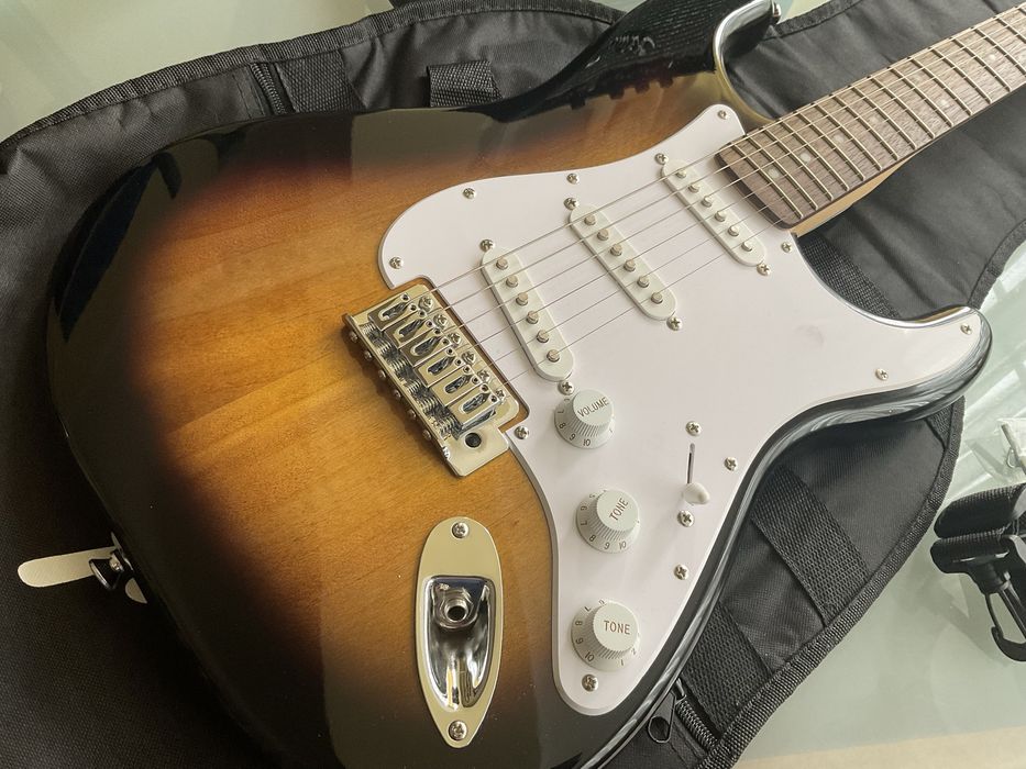 Squier Sonic Mustang Electric Guitar Pack