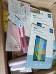 Karton różności etui na iPad telefon i inne