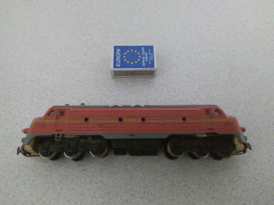 stara zabawka PRL lokomotywa spalinowa BR Gutzold Piko kolejka HO DDR