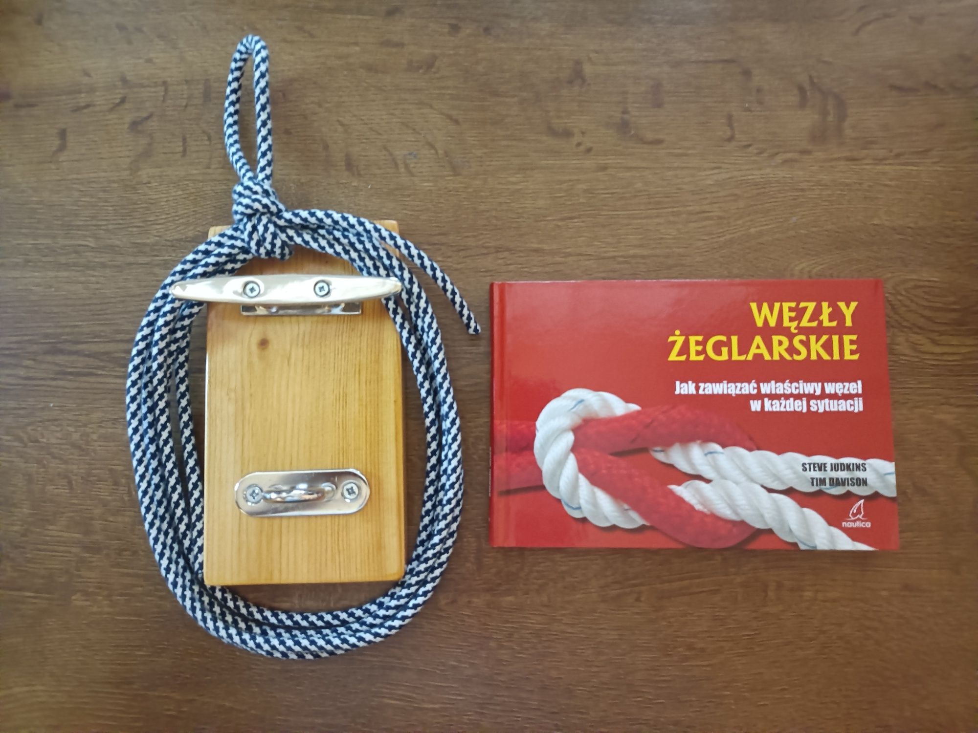 Zestaw do nauki węzłów żeglarskich. Knaga