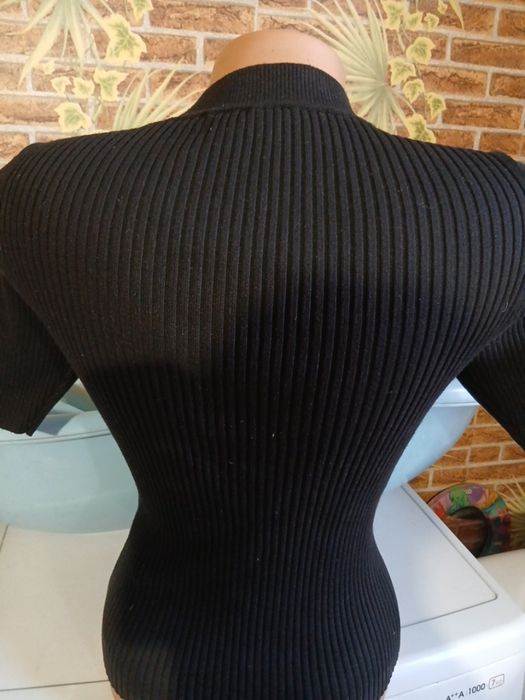Жіноча кофта, дуже добре тянется  в рубчик.