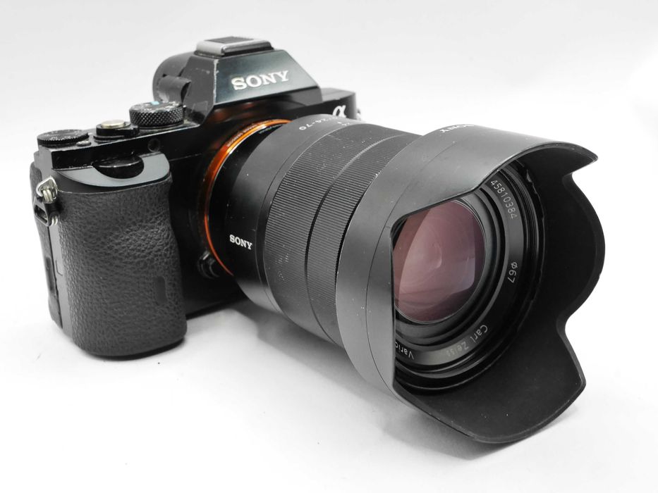 Bezlusterkowiec Sony A7R Zeiss Vario Tessar 24-70 F4 32GB SD 2x aku