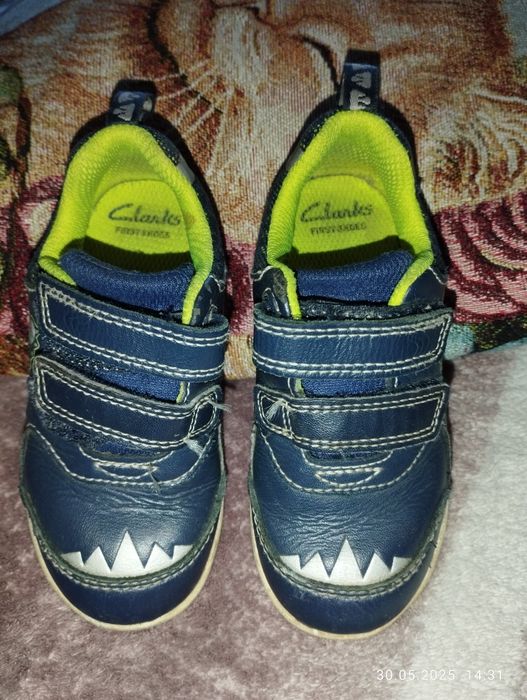 Кросівки дитячі шкіряні розмір 22,5 світяться