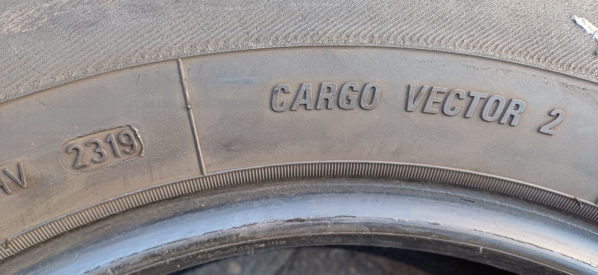 GOODYEAR 215/65R16C 109/107T , pojedyńcza opona wielosezonowa.