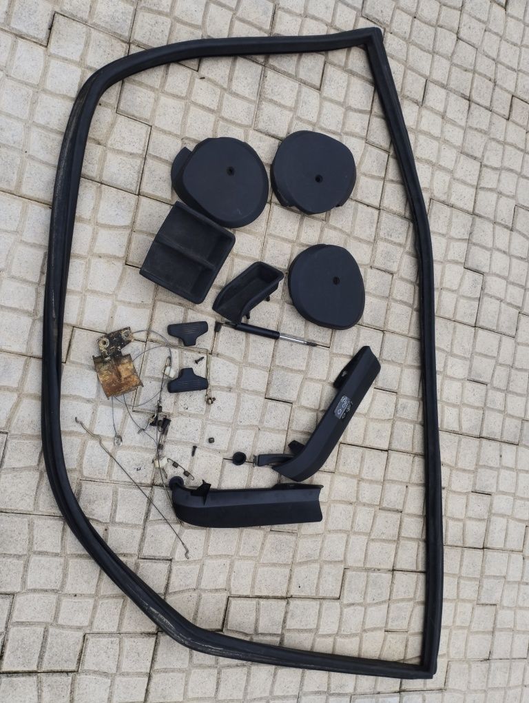 Peças usadas de um BMW E30 1°serie